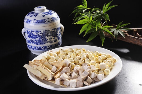 蓮子豬心湯