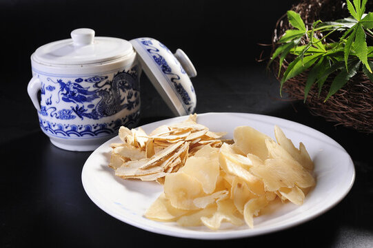 天麻燉乳鴿