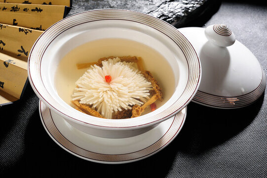 羊肚菌燉菊花豆腐