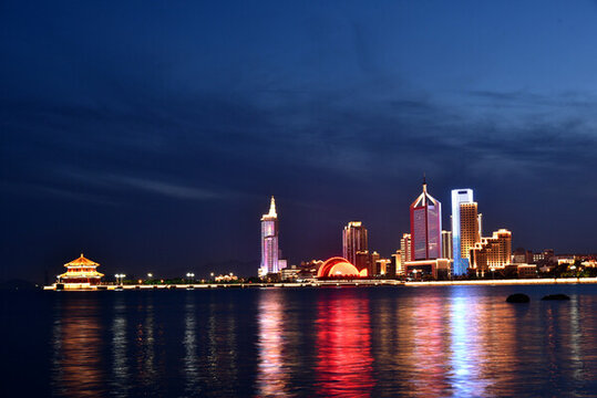 青島棧橋景區(qū)夜景
