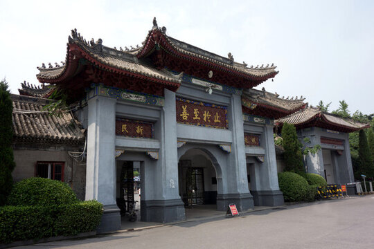 河南大學(xué)校門