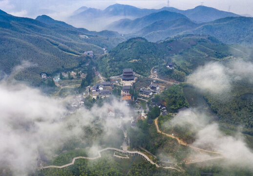 云霧徑山寺