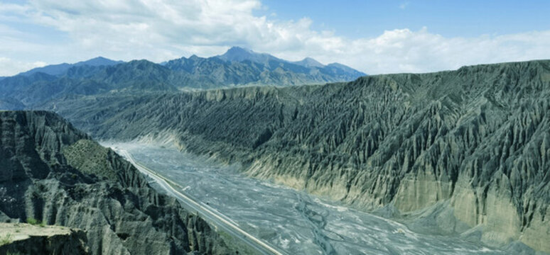 新疆獨(dú)山子大峽谷