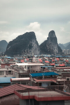 桂林山腳下的城鎮(zhèn)建筑