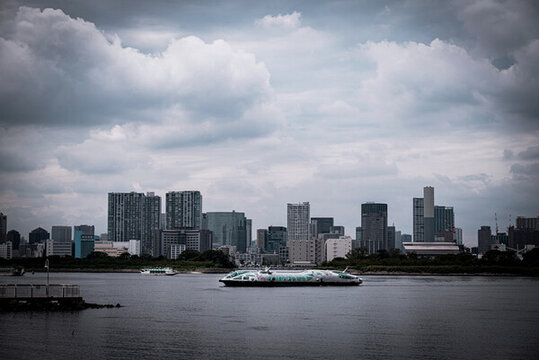 暴雨前的東京臺(tái)場(chǎng)