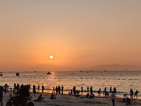 落日下的山海