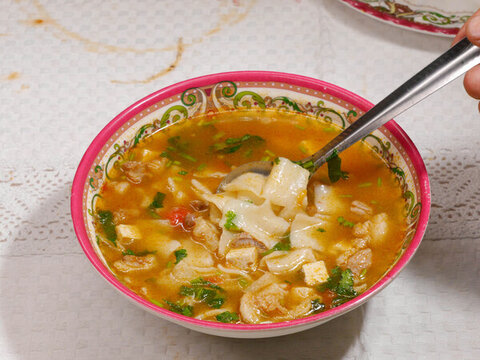 揪片子湯飯