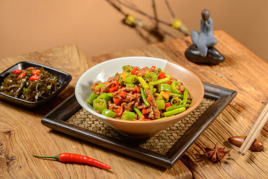 蒜臺(tái)炒肉絲