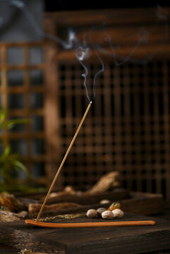香爐焚香
