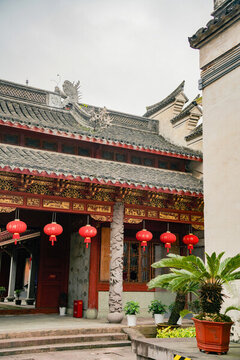 寧波海曙慶安會(huì)館門(mén)口