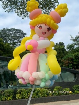 公園美少女造型氣球