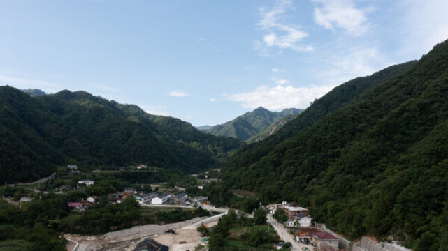 美麗的大山村莊鄉(xiāng)村振興