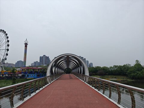 觀光橋時(shí)光隧道