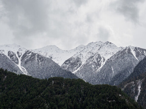 林芝雪山