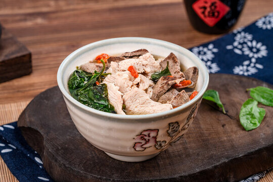 豬肝瘦肉枸杞葉湯
