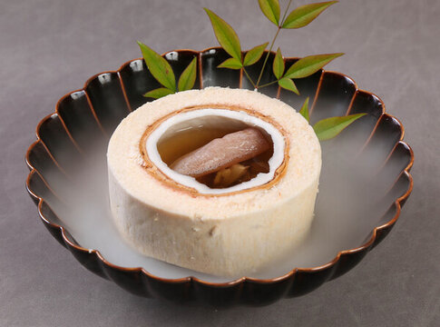 椰香松茸燉響螺湯