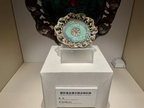 鎏金鑲石猴扣飾