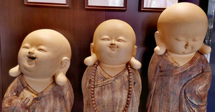 三個(gè)和尚木雕