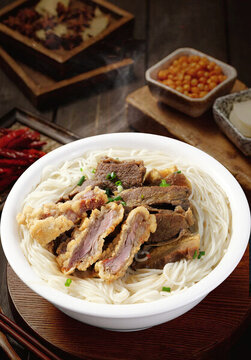 牛腩酥肉粉