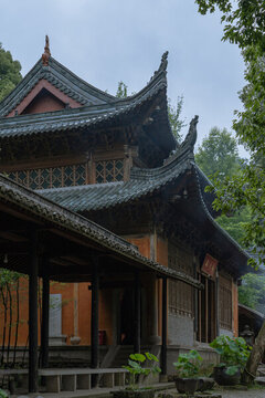 雨中的天臺山國清寺