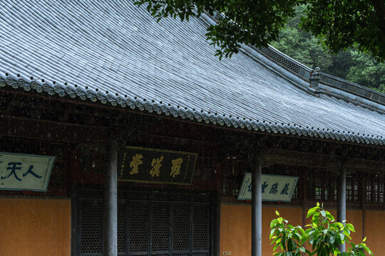 雨中的天臺(tái)山國(guó)清寺