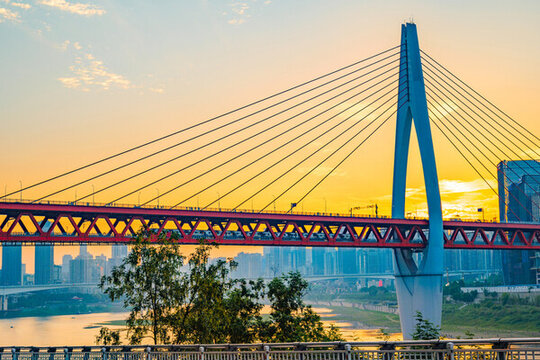 重慶千廝門大橋的夕陽