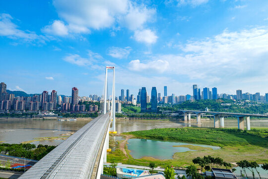 重慶南紀門軌道大橋與南岸區(qū)