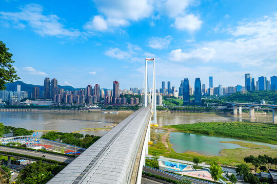 重慶南紀門軌道大橋與南岸區(qū)