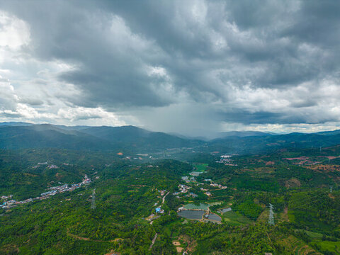 航拍天空高山農(nóng)田田園村寨風(fēng)光
