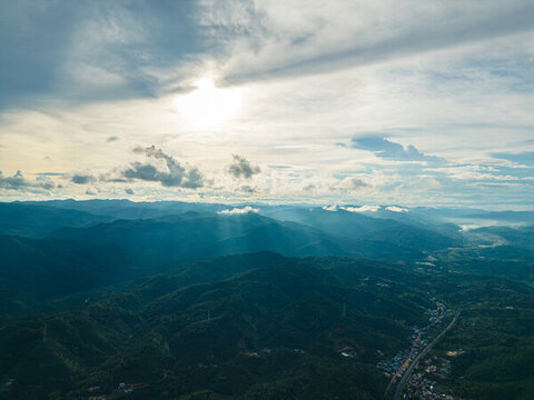 航拍天空高山農(nóng)田田園村寨風(fēng)光