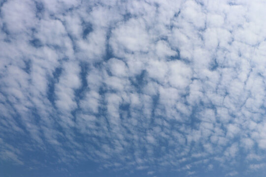 天空稀云