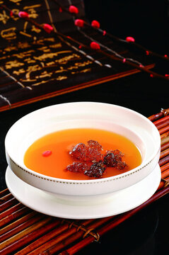 養(yǎng)生金湯煨桃膠