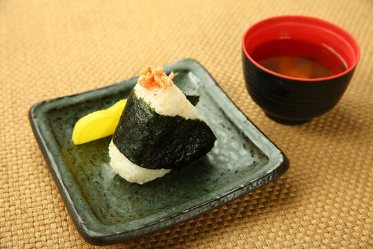金槍魚飯團(tuán)