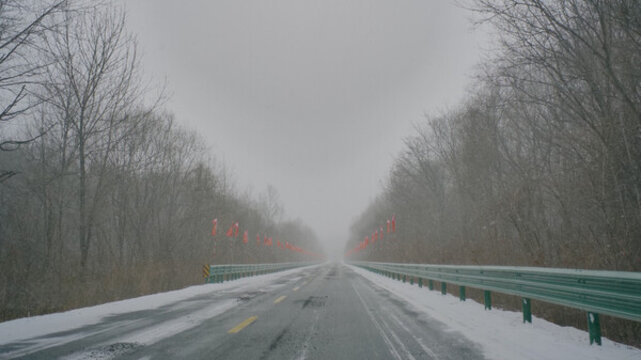 公路道路雪景