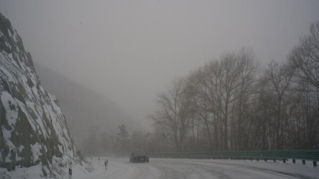 公路道路雪景