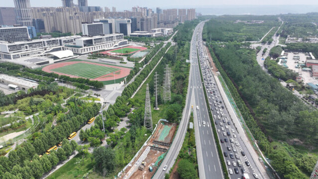 航拍高速路車流