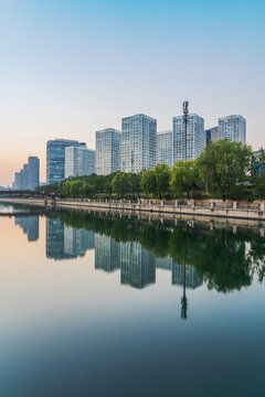 北京現(xiàn)代建筑和通惠河風(fēng)光