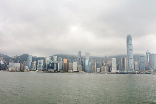 晨霧中的香港