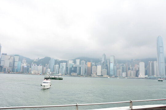 晨霧中的香港