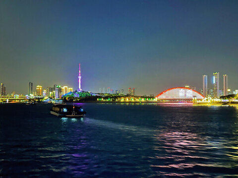 武漢漢江上的夜景