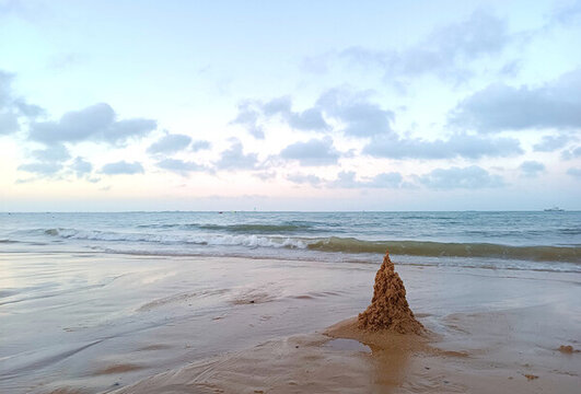 海邊沙灘玩沙子