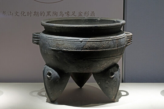 三足盆形陶鼎