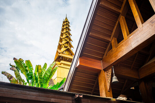 西雙版納寺廟金塔風(fēng)景特寫