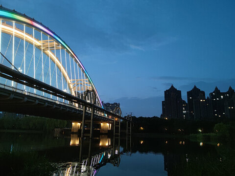 城市大橋夜景