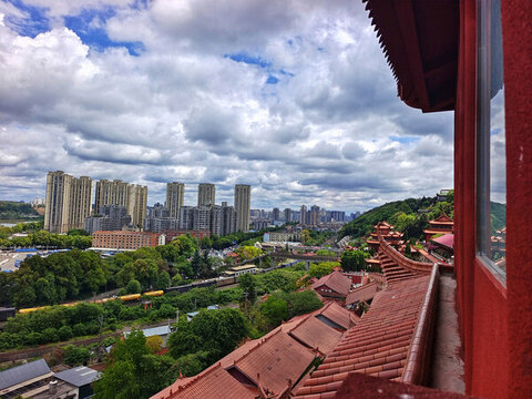 四川綿陽羅漢寺與城市
