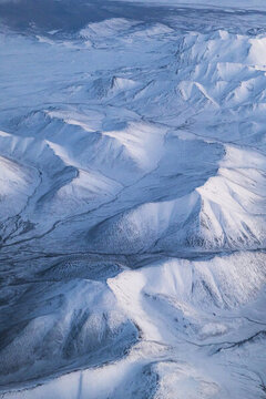 航拍雪山山脈