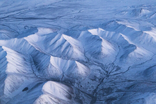 航拍雪山山脈