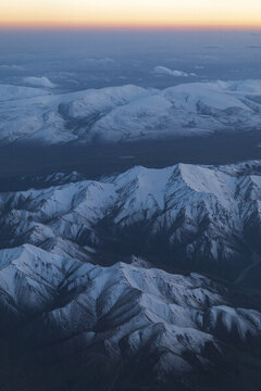 航拍雪山山脈