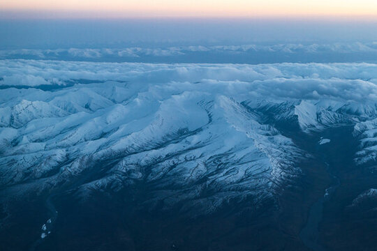 航拍雪山山脈