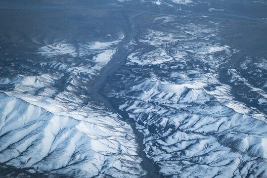 航拍雪山山脈